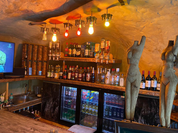 Food & Drinks 2, Karoozin Village, Eden