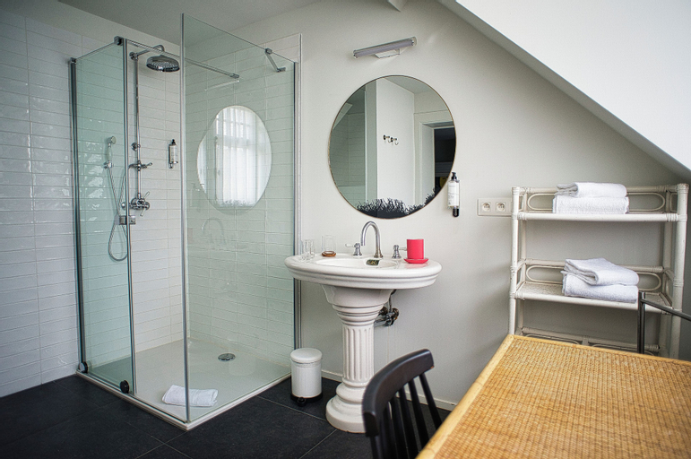 Bathroom 4
