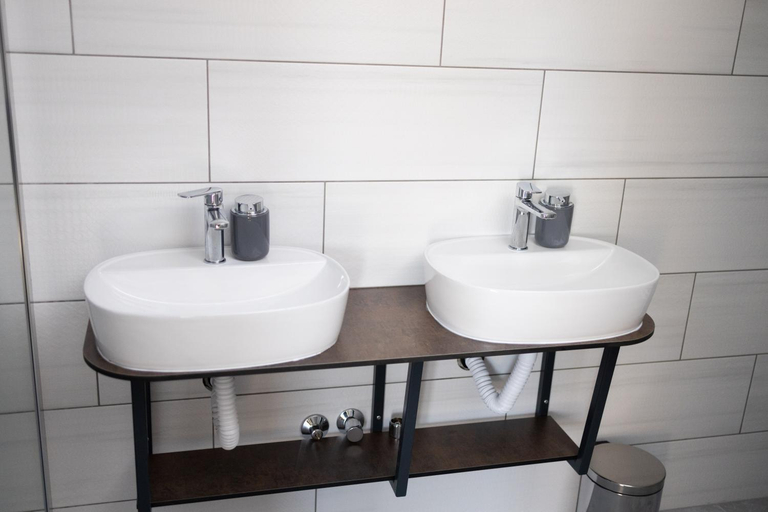 Bathroom 2, D8 B&B, Zadar