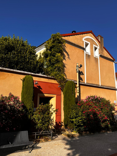 Exterior 8
