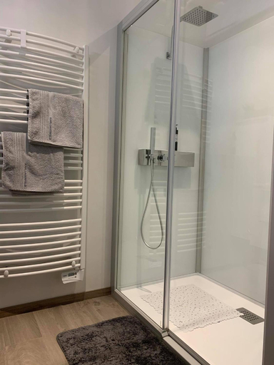 Bathroom 3, Au petit nid Froissart, Hainaut
