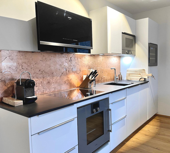 Kitchen 5, Palais Karl-Theodor, Miesbach