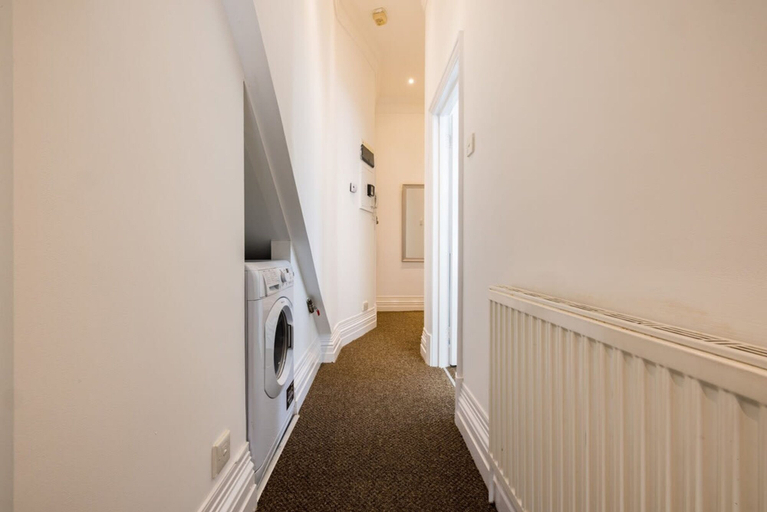 Room 3, Spacious Apartment With Office Rear Terrace, London