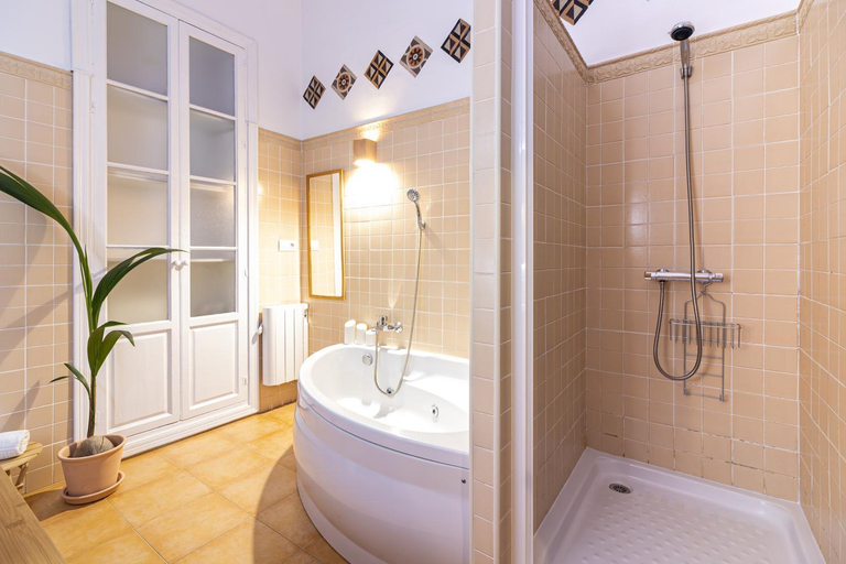 Bathroom 3, Malaga Center Flat balcony at Picasso’s home, Málaga