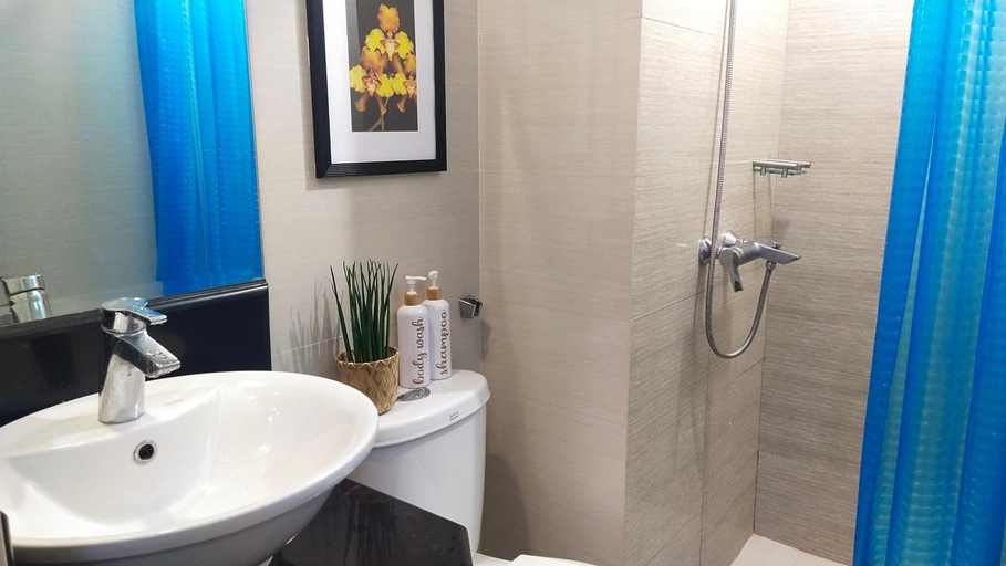 Bathroom 3, 150 Newport Boulevard, South Wing, Pasay City