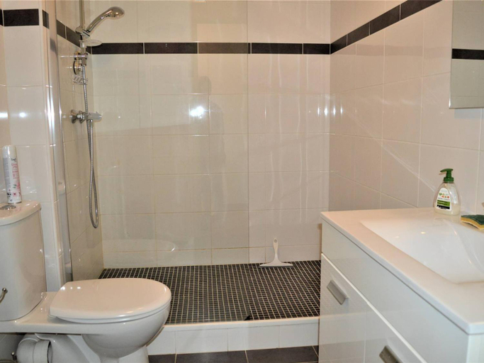 Bathroom, Appartement Climatise 2P avec Parking, Proche Plage et Commerces a Cavalaire - FR-1-226B-99, Var