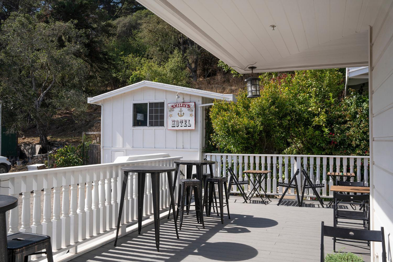 Others 2, Smiley's Saloon & Hotel, Marin