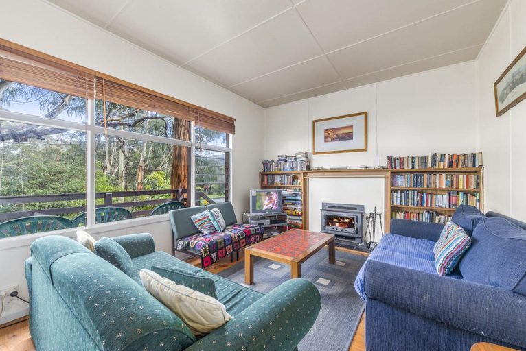 Classic Aussie Beach House, Colac-Otway - South