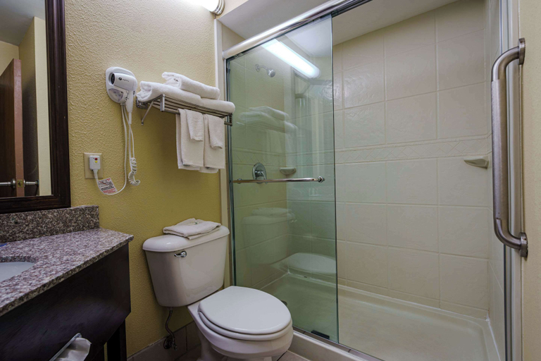 Bathroom 4, Quality Inn I-75 West Chester-North Cincinnati, Butler