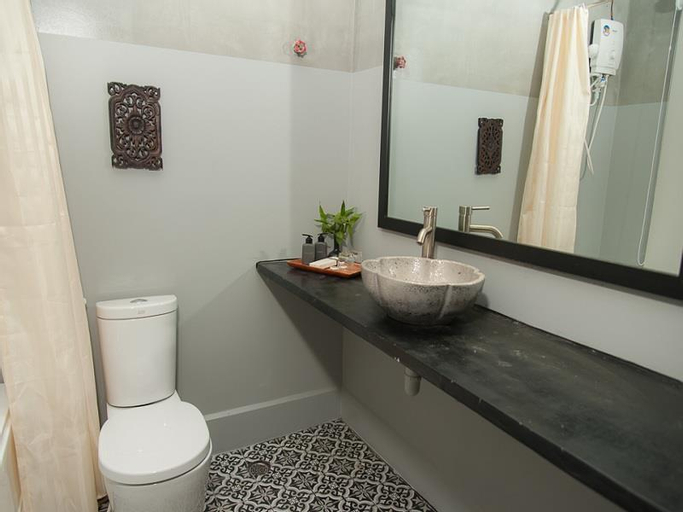 Bathroom 10