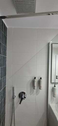 Bathroom 5, Figleaf Kypseli, Attica