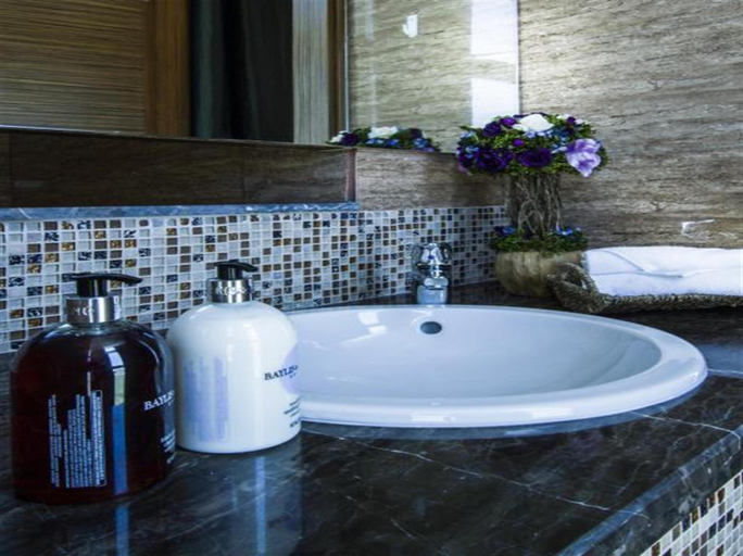 Bathroom 17