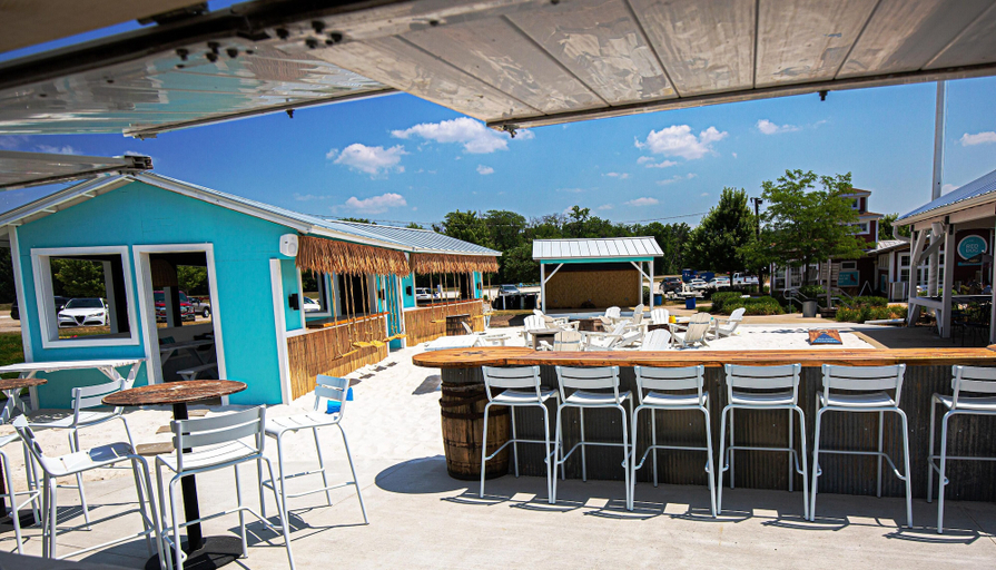 Food & Drinks 4, Bunkies- The Hold, La Salle