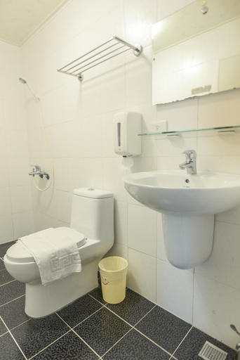 Bathroom 2, Sing Fu Hua Homestay, Penghu