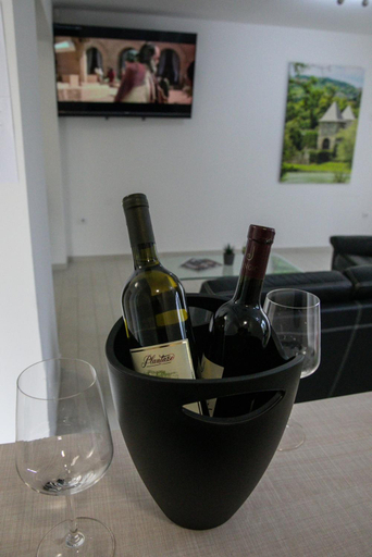Food & Drinks, Happy Hill Rooms, Banja Luka