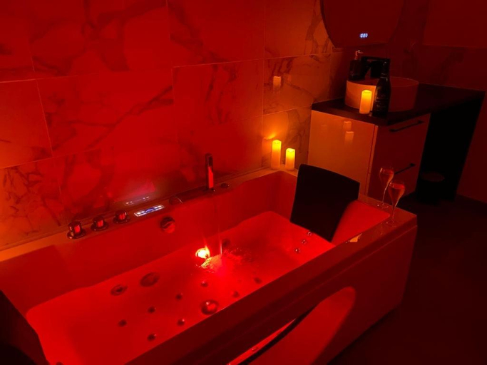 Bedroom 3, Trog'Love: Balneo detente dans une troglodyte, Indre-et-Loire