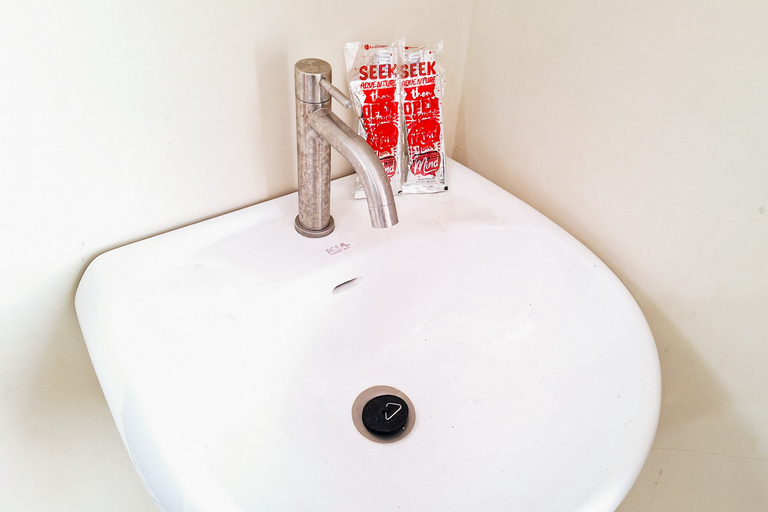 Bathroom 3, RedDoorz near Malang Creative Center, Malang