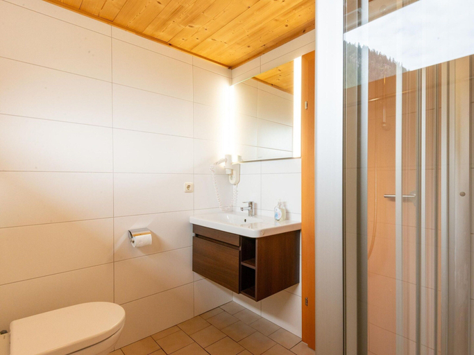 Bathroom 5, Spacious Apartment Near Centre and ski Area, Bludenz