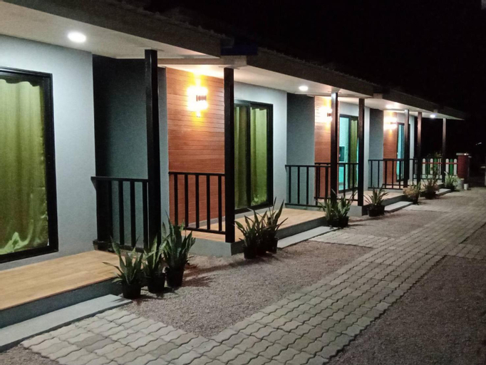 Exterior 6