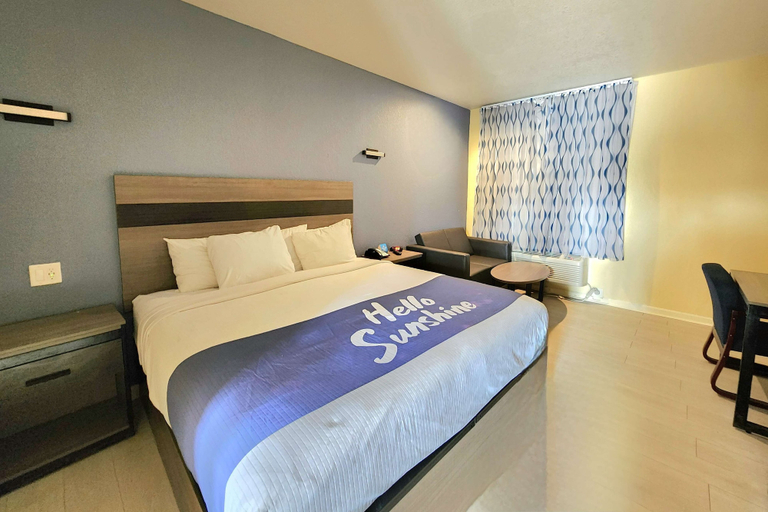 Bedroom 3, Days Inn by Wyndham Freeport, Brazoria