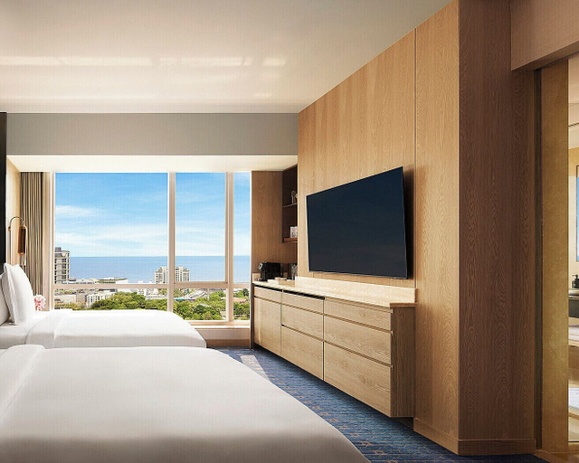 Bedroom 3, Four Seasons Hotel Mumbai, Mumbai City