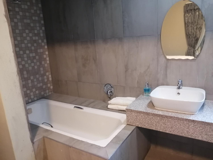 Bathroom 3, Sibebe View Villa, Nkhaba