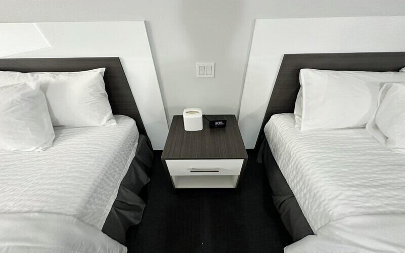 Bedroom 2, Lac House Inn, Division No. 1