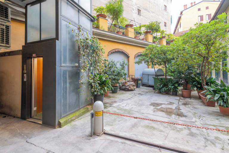 Others 5, BnButler - Buenos Aires 49, Milano