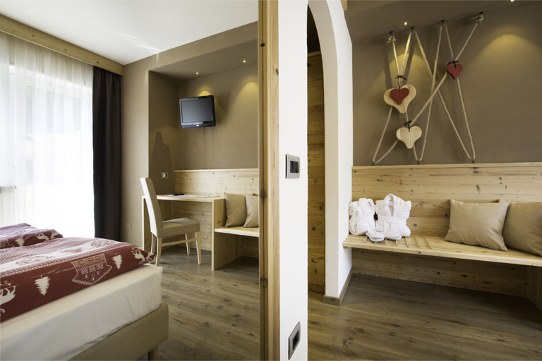 Bedroom 3, Hotel Azola, Trento