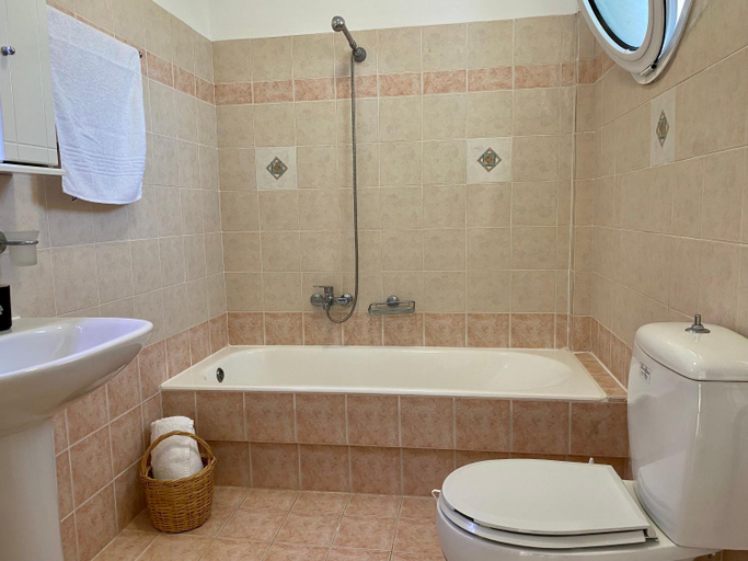 Bathroom 2, Scenic Apartment, Stunning Views - El Greco Apartments No 4, South Aegean