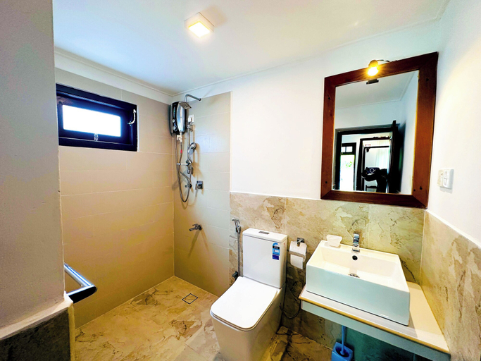 Bathroom 4, The White House Villa, Habaraduwa
