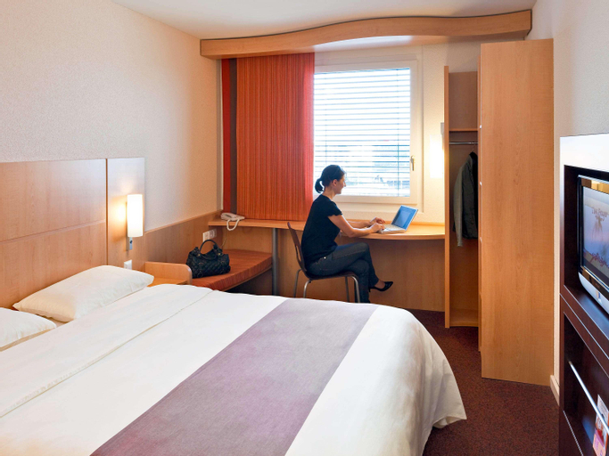 Bedroom 3, ibis Basel Bahnhof, Basel