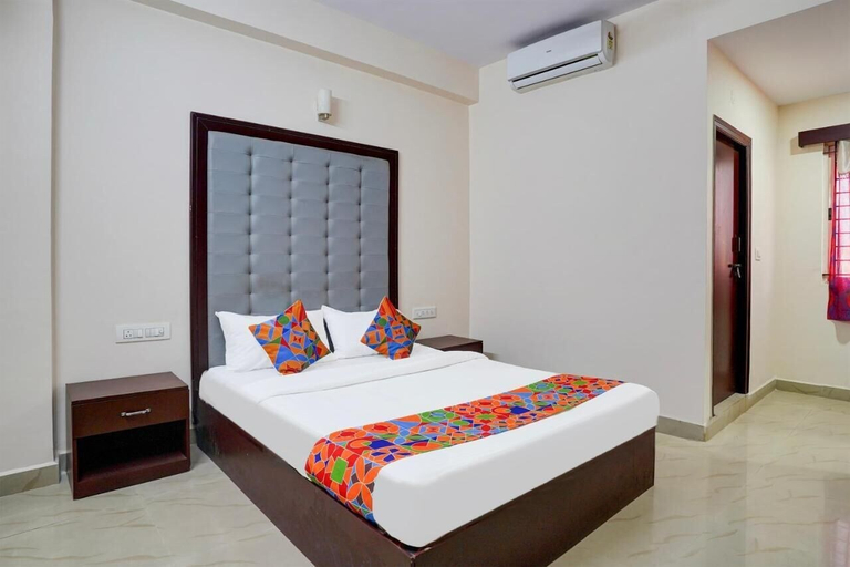 Bedroom 4, Leo Grand Hotel, Bangalore