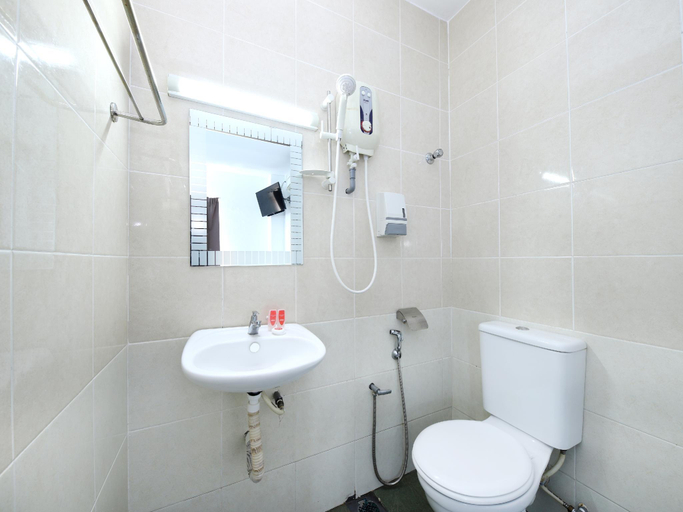 Bathroom 4, Hotel O Midah Inn Puchong, Puchong