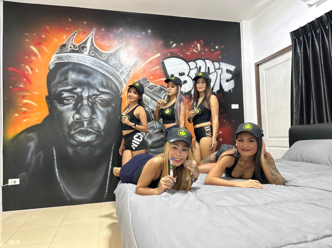 Others 3, Bonkers Guesthouse, Pattaya