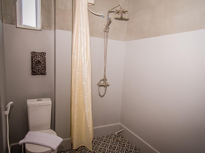 Bathroom 13