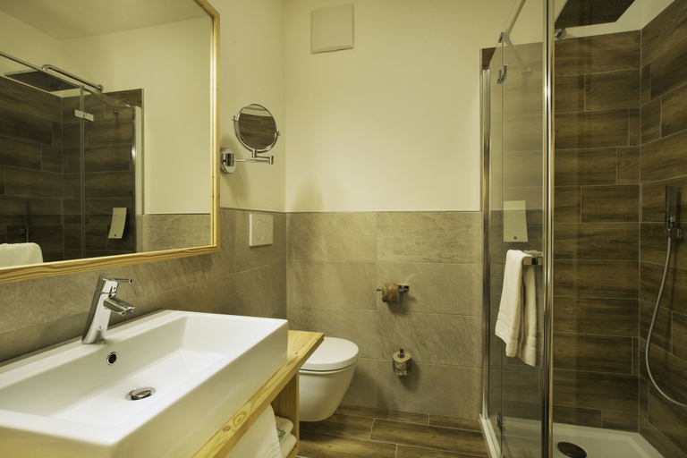 Bathroom 4, Hotel Azola, Trento
