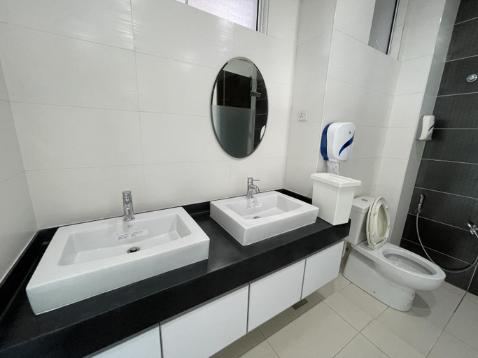 Bathroom 4, ALPINE Port Dickson Taman Kiara 2 Homestay Semi-D, Port Dickson