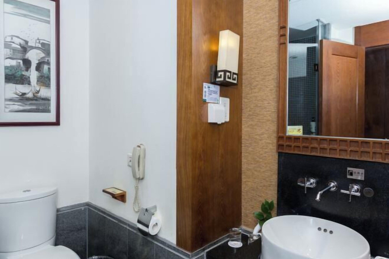 Bathroom 4, Guantang Hot Spring (International) Resort, Linyi