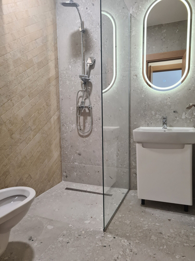 Bathroom 4, Fera, Belgrade