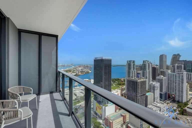 Room 1, Spectacular 1 BR Apartment With Pool, Miami-Dade