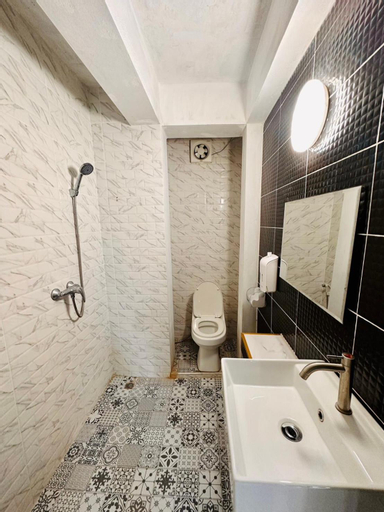 Bathroom 13