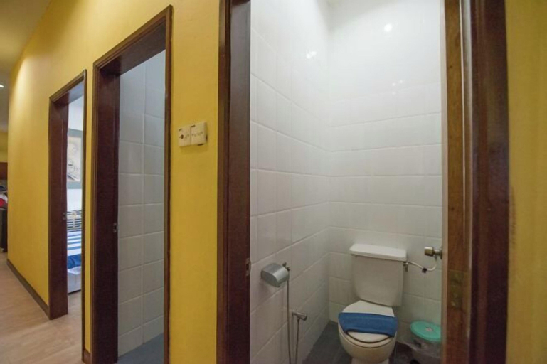 Bathroom 23