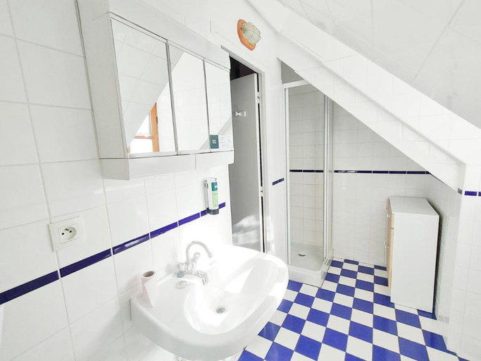 Bathroom, Logis Hotel De L'esperance, Côtes-d'Armor