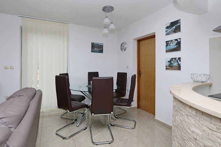 Others 4, Apartments Intiv, Malinska-Dubašnica