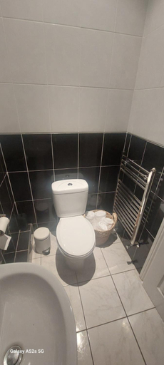 Bathroom 5, LONDONDERRYS Bar and Accommodation, Durham