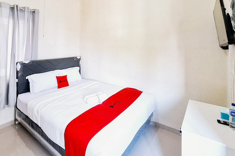 Bedroom 1, RedDoorz near Malang Creative Center, Malang