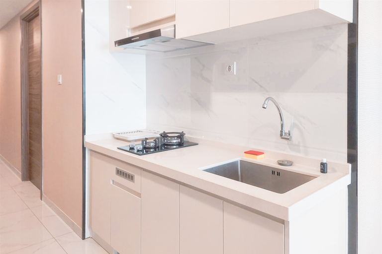 Others 2, Elegant and Luxury 3BR Apartment at Sky House BSD By Travelio, Tangerang Selatan