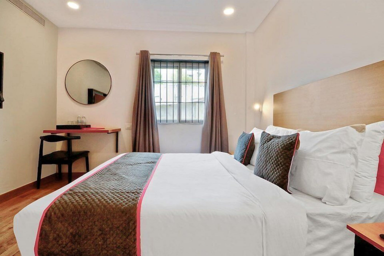Bedroom 2, Hotel Consulate, South 24 Parganas