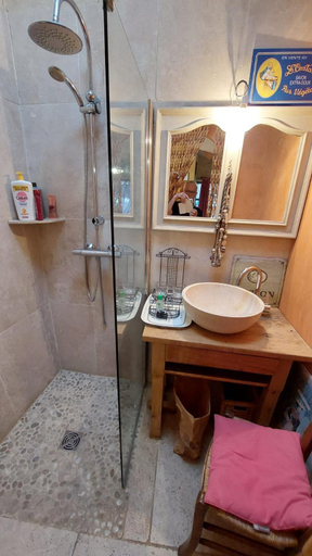 Bathroom, L'olivier sur la place, Alpes-de-Haute-Provence